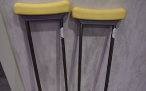 有關拐杖的歇后語