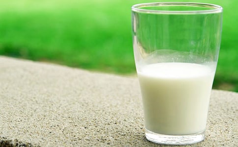 喝牛奶后肚子不舒服怎么辦?