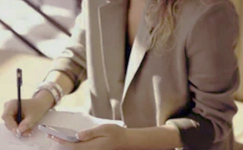 女性胸前長(zhǎng)痘是什么原因呢?