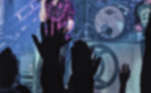 偶像的力量作文