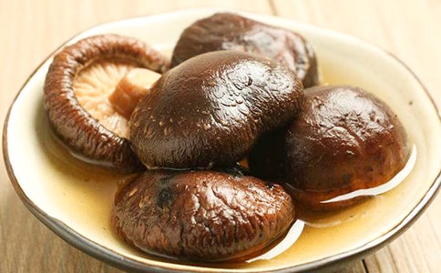 利用核桃殼種香菇創業