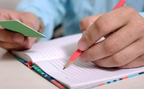 相信吧——我們,永遠(yuǎn)不會垮作文1000字