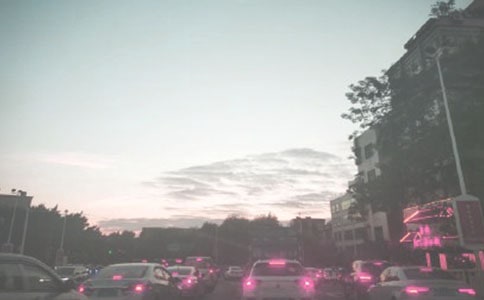 堵車節省油耗的小技巧