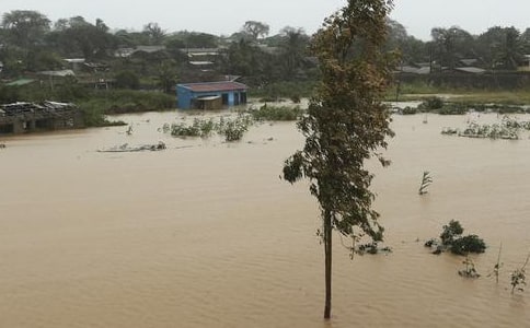 關于洪水的作文