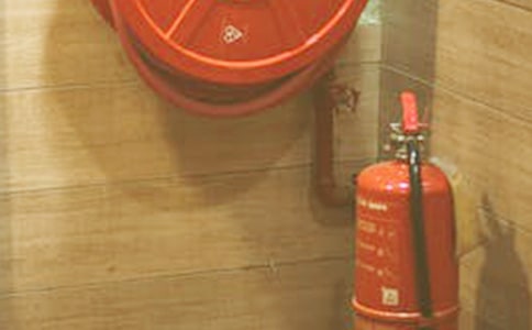 �����ʹ�ìF(xi��n)��(ch��ng)�ݾ����Y(ji��)��ͨ��18ƪ��