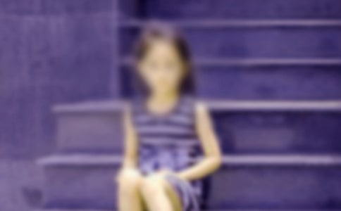 兩個不同的女孩作文