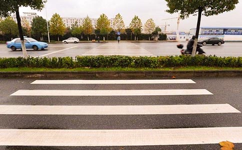 人行道的獨白作文