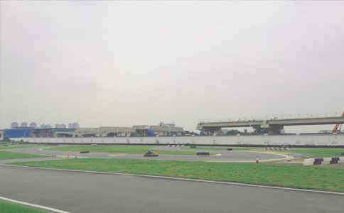 一名賽車手的夢(mèng)作文