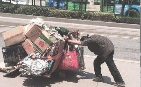 (熱門)拾荒老人作文