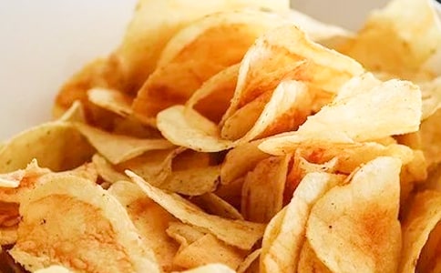 警惕!吃薯片等于吸尾氣