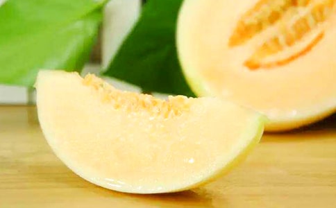 童趣:把把綠傘土里插,條條紫藤地上爬,地上長葉不開花,地下結串大甜瓜(打一植物)