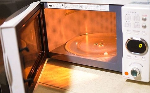 保鮮膜可以放進(jìn)微波爐嗎