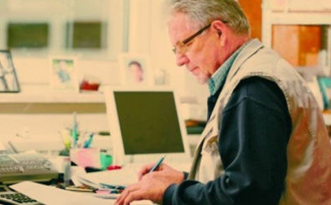 我70歲的爺爺會發(fā)“光”