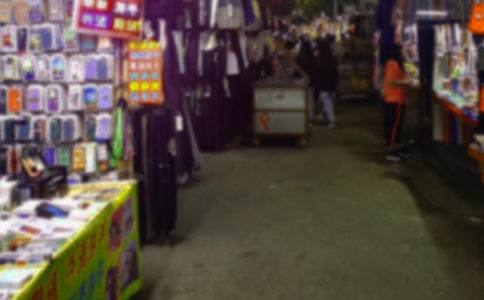 逛夜市作文(錦集2篇)